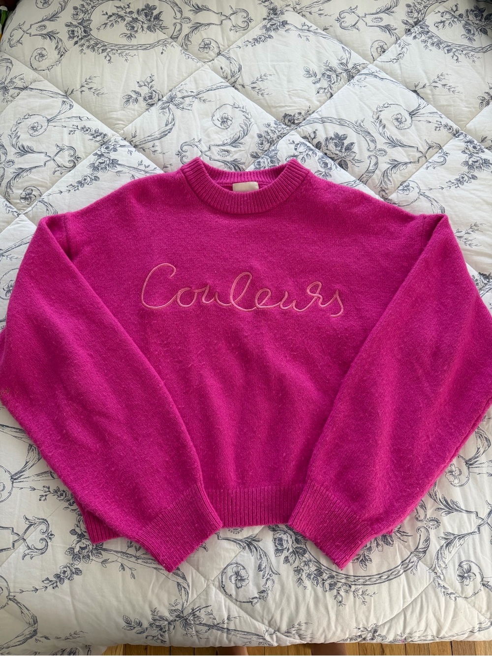 H&M Bright Pink Crewneck Sweater with "Couleurs" Embroidery (5) - Picture 2 of 5